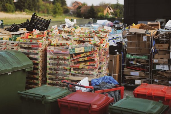 How to navigate the UK's packaging waste regulations for a new consumer goods company?