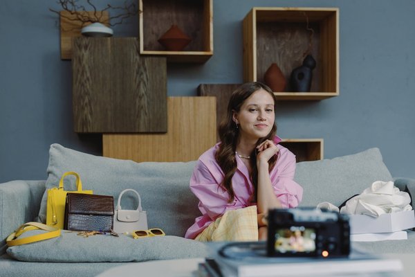 How Can UK Independent Artists Use YouTube for Step-by-Step Art Tutorials?